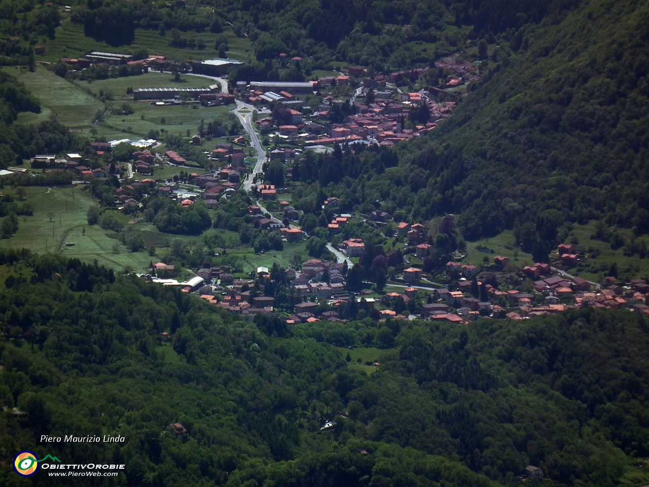 80 Zoomata verso Valbrona, paese di Linda e Luca....JPG